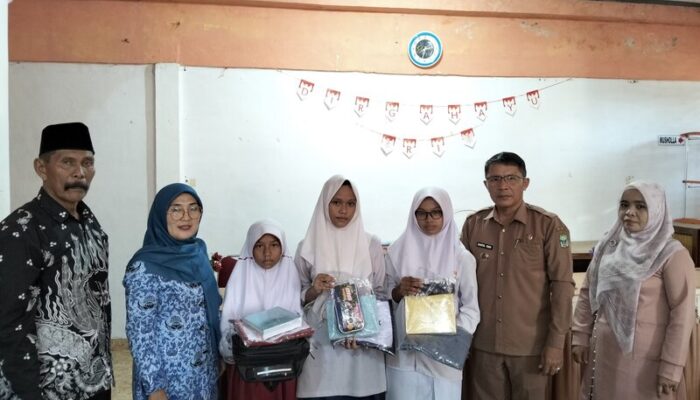Dorong Kemandirian Pendidikan, Nagari Sungai Sariak Berikan Beasiswa pada 56 Siswa