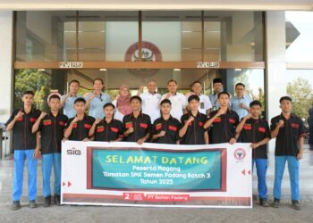 10 Alumni SMK Semen Padang Ikuti Magang Bersertifikat di PT Semen Padang