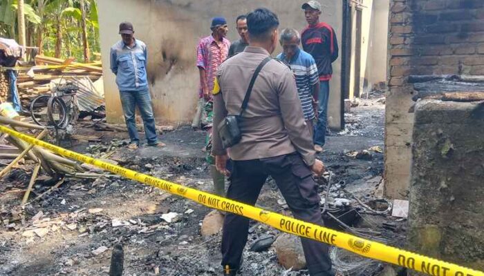 Satu Unit Rumah dan Sepeda Motor Dilalap Sijago Merah