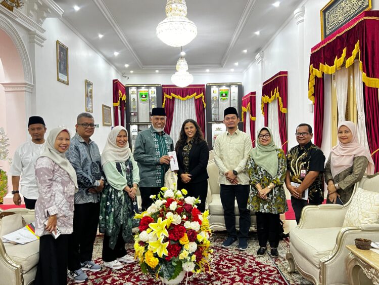 Gubernur Sumatera Barat, Mahyeldi Ansharullah menerima kunjungan perwakilan Kedutaan Besar Denmark di Istana Gubernuran. IST