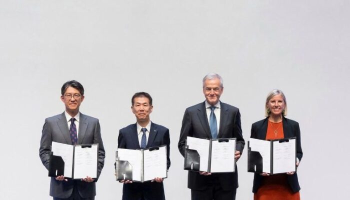 Hino, Fuso, Daimler dan Toyota Bakal Merger