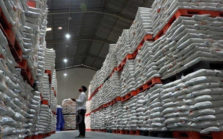 Cadangan beras nasional yang tersimpan di Gudang Bulog. IST