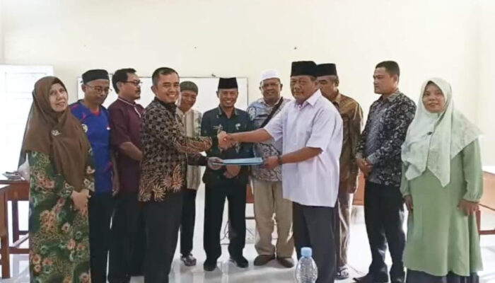 PDM Tanah Datar Serahkan SK Tim Percepatan Muhammadiyah Boarding School 