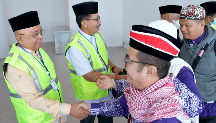 108 Jemaah Haji Agam Kloter 15 Tiba di Tanah Air