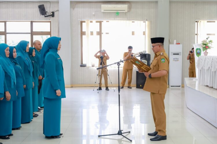 Bupati Welly Suhery  Kukuhkan TP PKK Pasaman/.  IST