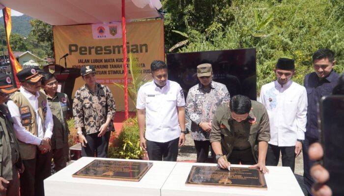 Kepala BNPB Resmikan Jalan Lubuk Mata Kucing 