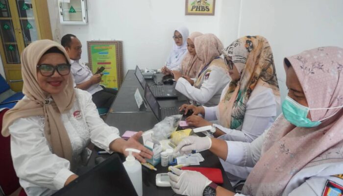 Puluhan Pegawai Cek Kesehatan Gratis di Pustu Balai Kota Padang