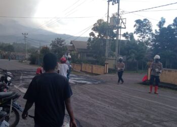 Erupsi Eksplosif Gunung Lewotobi Laki-laki: Kolom Abu Capai 18.000 Meter, Warga Diminta Waspada