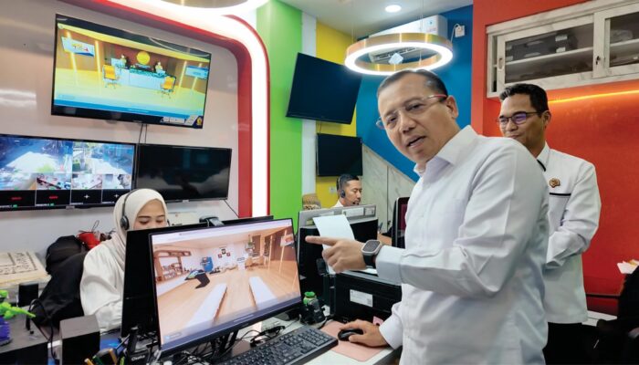 Staf Ahli Bidang Teknologi Informasi Tinjau Kantah Virtual Kota Tangerang