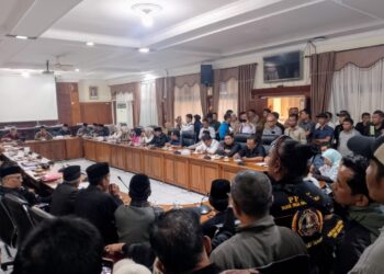 Polemik SPMB di Bukittinggi, SMAN 5 Digembok Warga