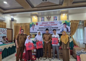 Lewat Program Bantuan Sekolah, Nagari Manggopoh Bantu Ratusan Siswa