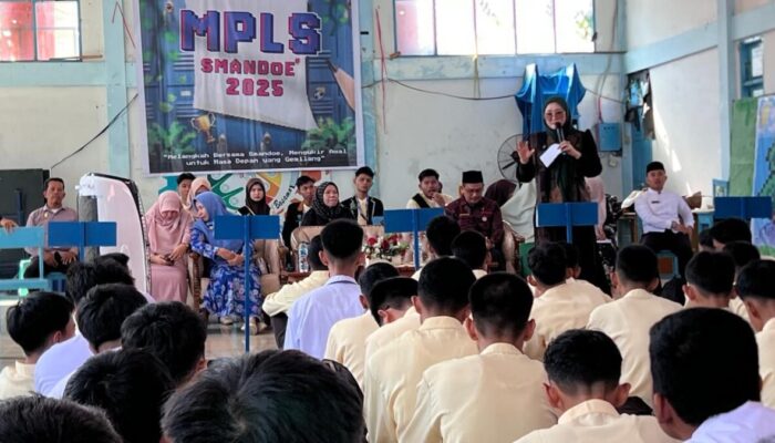 Hadiri MPLS SMAN 2 Padang, Lisda Hendrajoni Tekankan Pentingnya Karakter dan Mimpi Besar