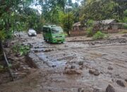 Banjir Lahar Dingin Lewotobi Laki-Laki Tutup Akses Jalan Trans Flores