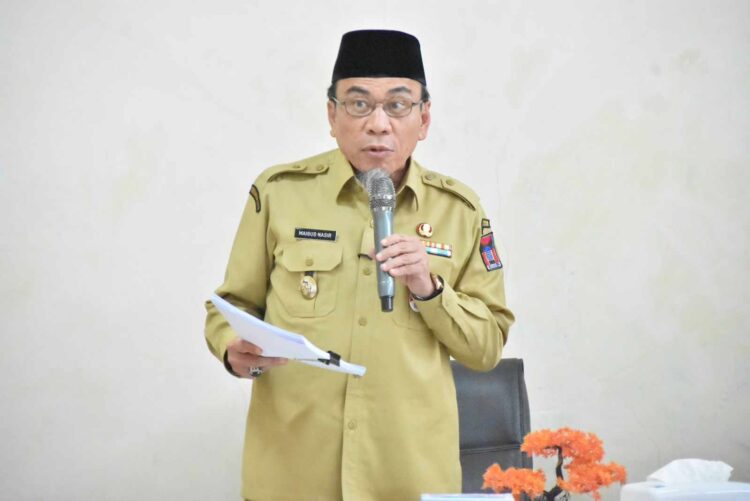 Wakil Wali Kota Padang Maigus Nasir memimpin pertemuan bersama para penyuluh pertanian dan perikanan se-Kota Padang di Balai Benih Ikan (BBI) Bungus, Senin (28/7).IST