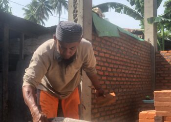 Dari Rumah Tua ke Hunian Penuh Harapan: Uluran UPZ BAZNAS PT Semen Padang untuk Novrida