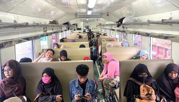 Tetap Digemari! KA Pariaman Ekspres Jadi Primadona Saat Libur Sekolah