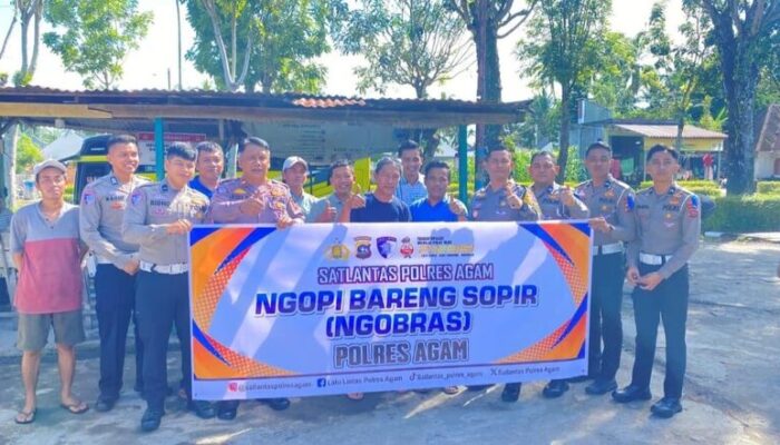 Satlantas Polres Agam Sosialisasikan Keselamatan Lalu Lintas pada Sopir Truk melalui Program “Ngobras”