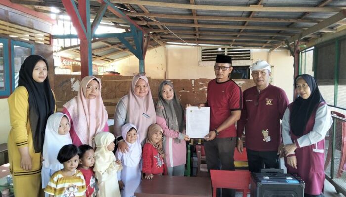 Pemnag Sungai Sariak Goro Bersama dan Serahkan Bantuan di KB Kasih Bunda Korong Kampung Bendang