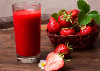 Segelas Jus Stroberi, Enam Manfaat Sehat untuk Tubuh dan Kulit