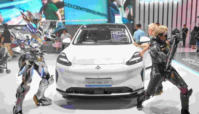 Terinspirasi Private Jet, Mobil Listrik HYPTEC HT Siap Temani Keluarga Indonesia