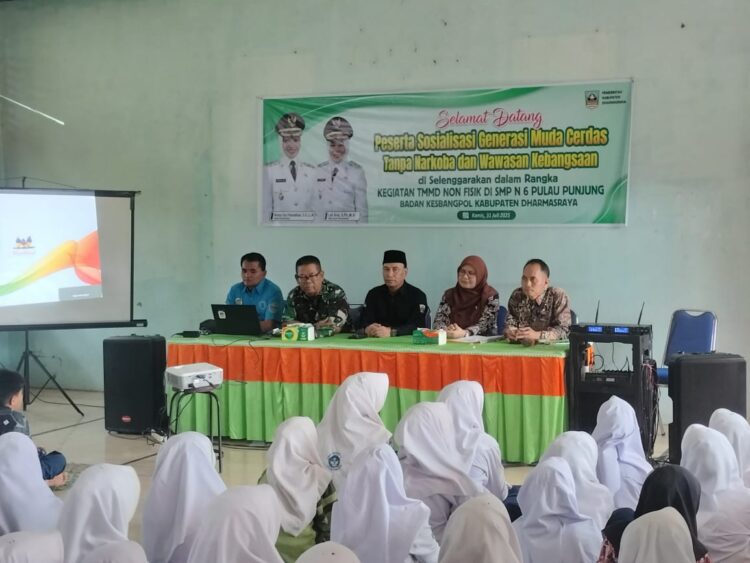 Anggota BNNK Sawahlunto sedang memberikan pemaparan terkait Narkoba.ist