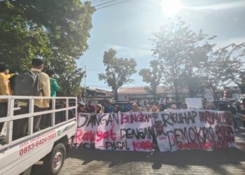 Tagar #IndonesiaCemas Menggema di DPRD Sumbar, Mahasiswa Desak Evaluasi Pemerintahan Prabowo–Gibran
