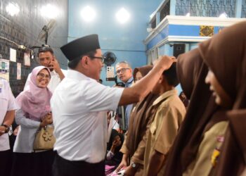 Wujudkan Generasi Cerdas, Pemkab Padang Pariaman dan Baznas Beri Bantuan Beasiswa untuk Pelajar