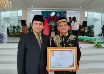 Ihsan, ASN Kankemenag Padang Dapat Penghargaan dari Wako Fadly Amran