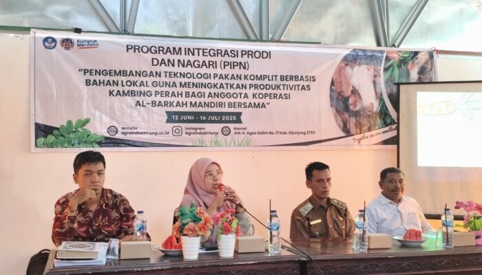 Prodi Peternakan UNP Berdayakan Peternak Kambing Perah Melalui Pengenalan Pakan Komplit