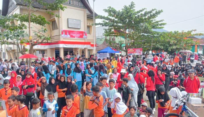 Meriah! Ribuan Warga Kayutanam Ikuti Gerak Jalan Jantung Sehat Semarakkan HUT RI ke-80