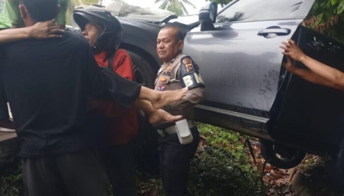 Diduga Sopir Mengalami Microsleep,Tiga Penumpang Luka-Luka