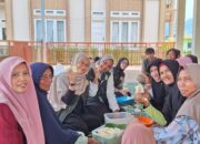 Mahasiswa KKN UNAND Latih Ibu-Ibu PKK Kamang Tangah Anam Suku Membuat Tape Singkong