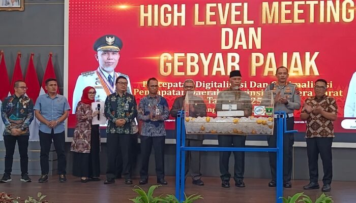 Gebyar Pajak Sumbar 2025, Wajib Pajak Teladan Diganjar Door Prize & Hadiah Umroh