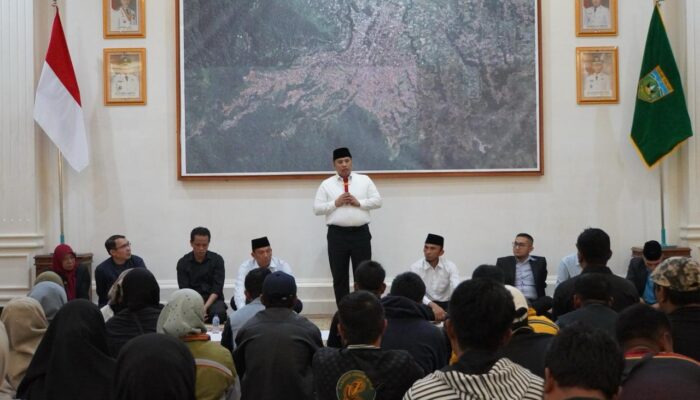 Kado Manis Wali Kota Padang Panjang untuk Korban PHK di HUT ke-80 RI