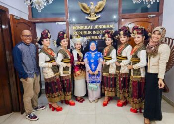 Tampil di Mumbai India, Sanggar Pusako Panai Sijunjung Pukau Pengunjung