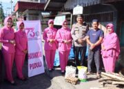 Bhayangkari Polres Pasaman Gelar Jumat Berkah, Bagikan Sembako kepada Warga Kurang Mampu