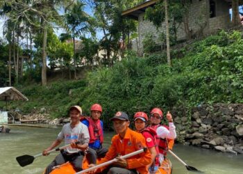 Wali Nagari Salayo dan Pokdarwis Susuri Sungai Batang Lembang untuk Rintis Wisata Air