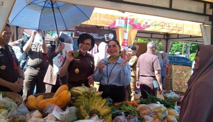 Bazar Murah di Kejati Sumbar Meriahkan Peringatan Hari Lahir Adhyaksa