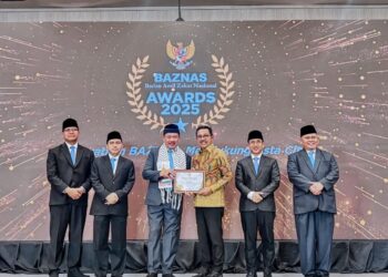 Bupati Khairunas Raih Penghargaan Kepala Daerah Pendukung Gerakan Zakat dari BAZNAS RI