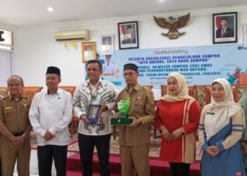 Pegadaian Kanwil II Pekanbaru dan Pemkab Tanah Datar Teken MoU, Dorong Edukasi “Sampah Jadi Emas”