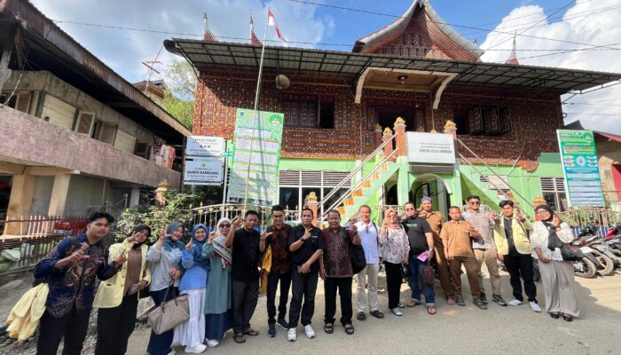 TIM PENGABDIAN FISIKA UNP, Edukasi Mitigasi Bencana di Desa Lumindai