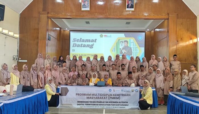 Dukung ESD, UNP Latih Guru MAN 2 Bukittinggi Buat Asesmen Digital