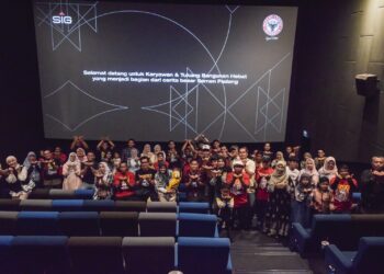 Tukang Bangunan Nonton Superman di Bioskop, Kejutan Spesial dari Semen Padang