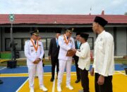 HUT RI ke-80, Bupati dan Wabup Sijunjung Serahkan Remisi Bagi Warga Binaan