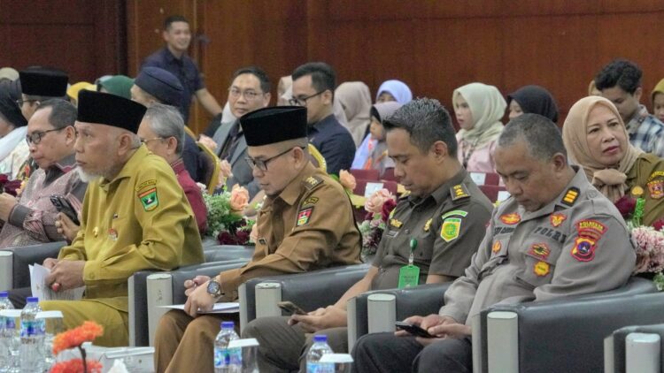 Gubernur Sumbar ‎Mahyeldi saat menghadiri Seminar Kebangsaan di Auditorium UPT Perpustakaan Proklamator Bung Hatta, Selasa (12/8). IST