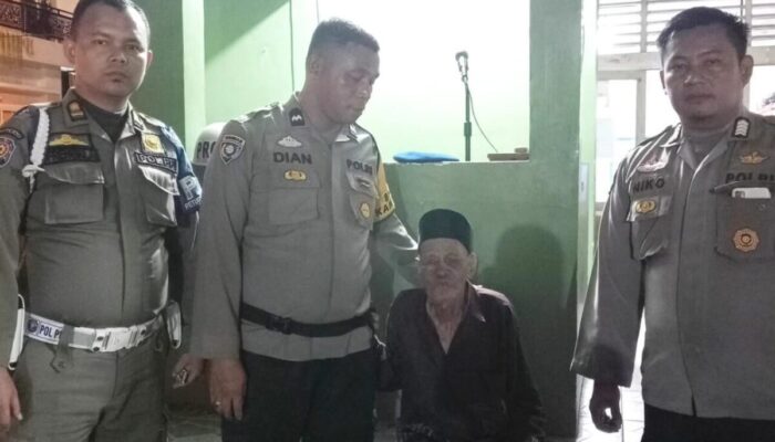 Tidak Miliki KTP, Pria Lansia Terlantar Diamankan Satpol PP Padang