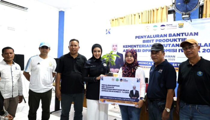 1.000 Warga Kota Pariaman Terima Bantuan Bibit Unggul Produktif