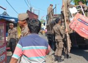 Satpol PP Padang Tertibkan PKL di Beberapa Titik