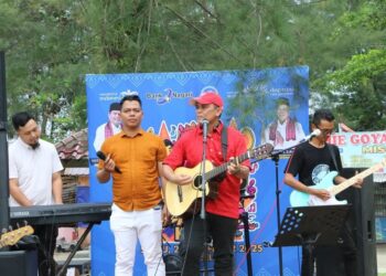 Panggung Baru Seniman Lokal dan Pelajar di Pantai Kata Pariaman