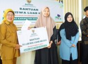 Pemkab dan Baznas Dharmasraya Serahkan Beasiswa Luar Negeri